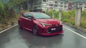 GR Corolla sumbat HKS Aero Kit dari depan ke belakang