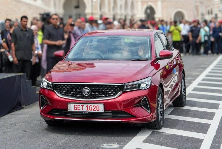 Teksi Madani: Proton S70 teksi rasmi Malaysia