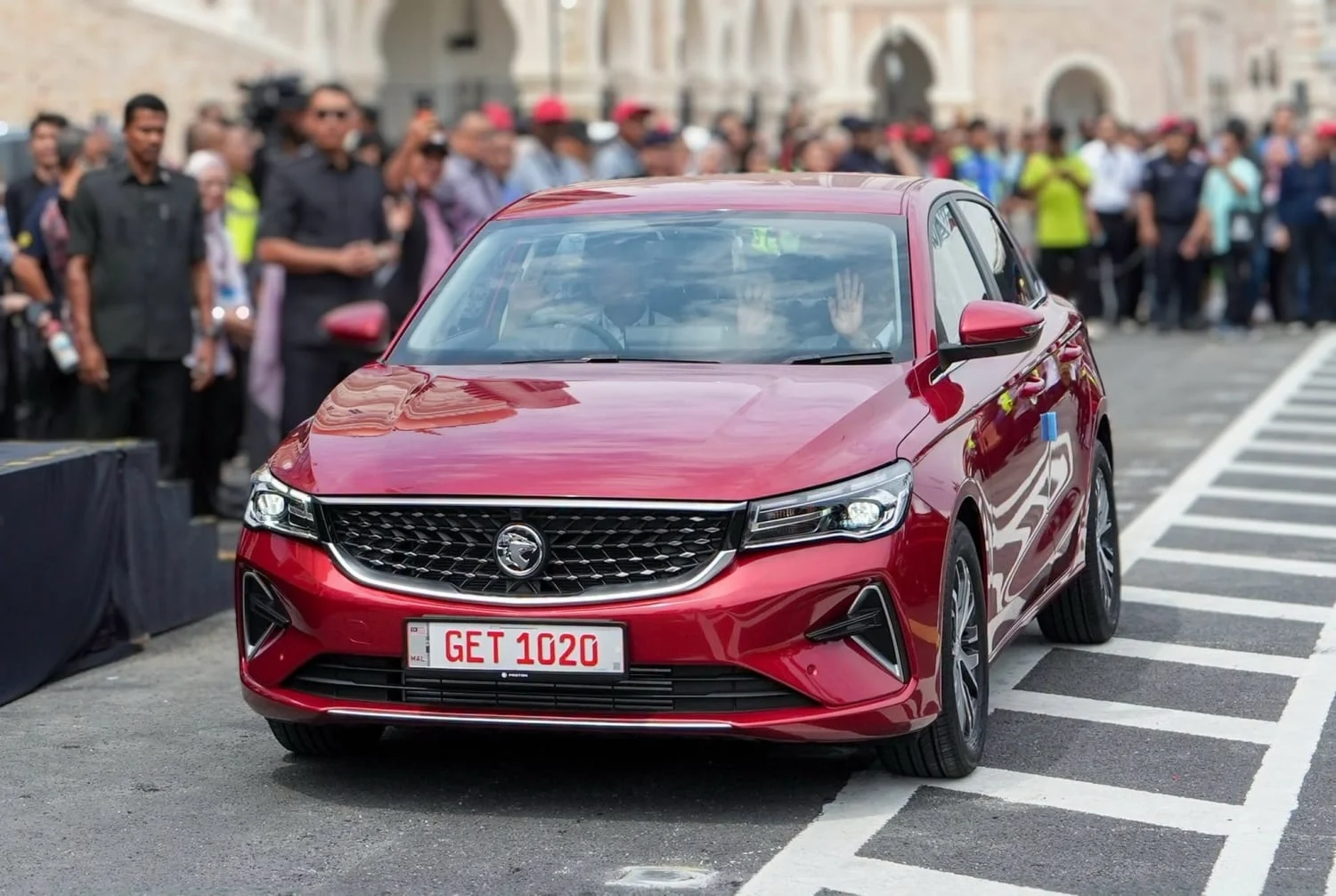 Teksi 1 Malaysia dah baru. Proton S70 diangkat teksi rasmi. Boleh naik taraf kenderaan sedia ada atau mohon baru.