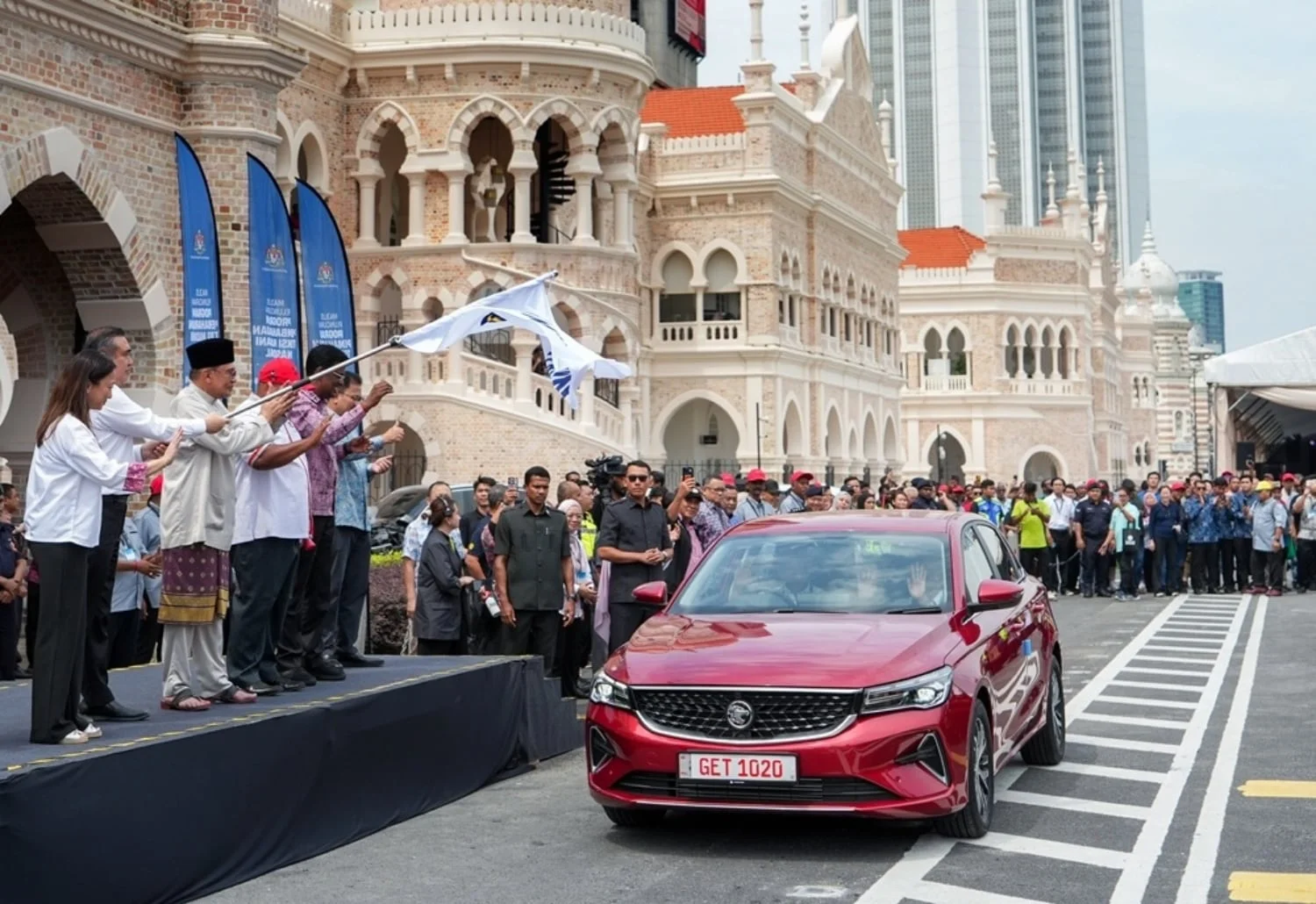 Teksi 1 Malaysia dah baru. Proton S70 diangkat teksi rasmi. Boleh naik taraf kenderaan sedia ada atau mohon baru.