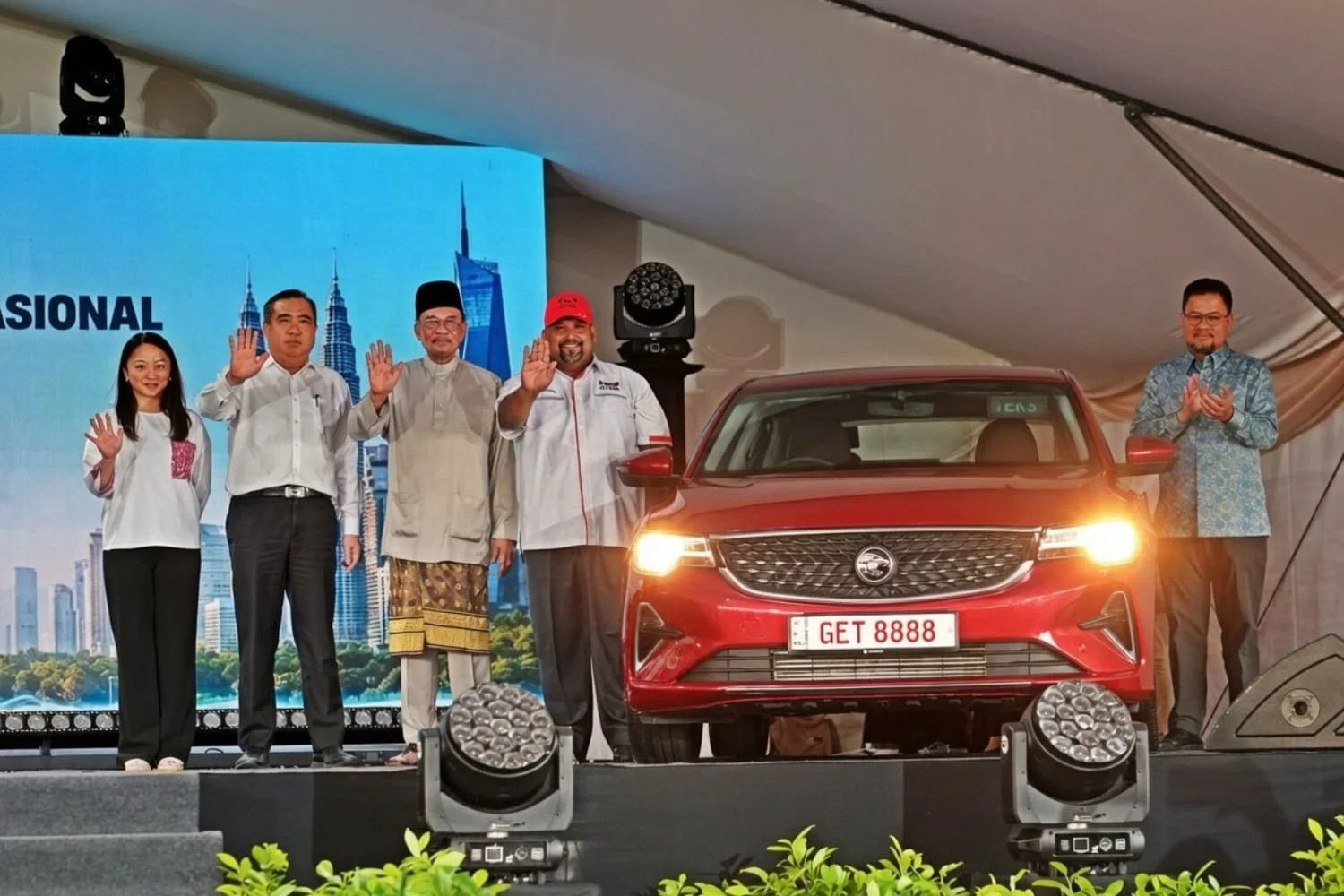 Teksi 1 Malaysia dah baru. Proton S70 diangkat teksi rasmi. Boleh naik taraf kenderaan sedia ada atau mohon baru.